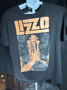 Lizzo Graphic T-Shirt Size Large